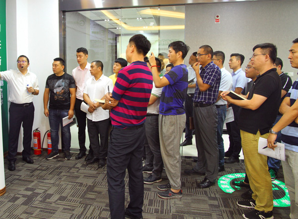 徐斌董事長(zhǎng)給全體員工做企業(yè)文化培訓(xùn) 徐斌董事長(zhǎng)給全體員工做企業(yè)文化培訓(xùn)