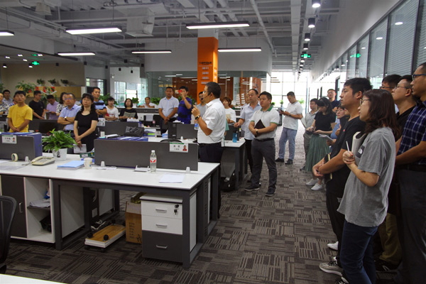 徐斌董事長(zhǎng)給全體員工做企業(yè)文化培訓(xùn) 徐斌董事長(zhǎng)給全體員工做企業(yè)文化培訓(xùn)